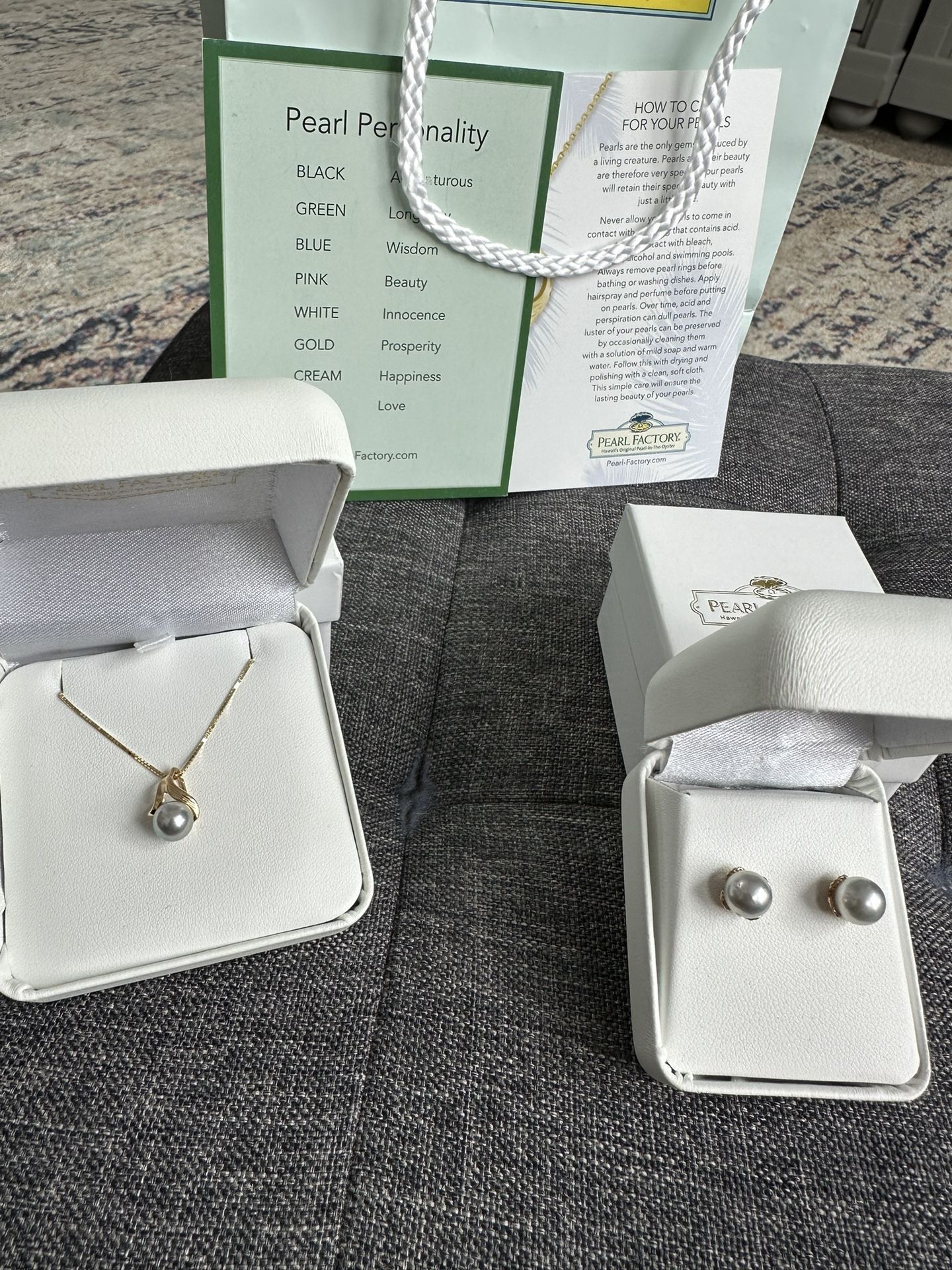 BLACK FRIDAY SALE! Na Hoku Pearl Factory 14k yellow gold chain and Ti Leaf pendant with blue, pink Akoya pearl and 14k gold matching earrings.