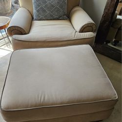 Very Comfortable Living Room Chair With Ottoman 