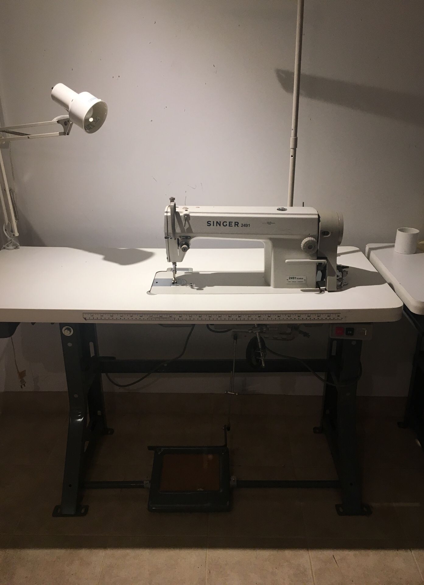 Professional sewing machine SINGER 2491