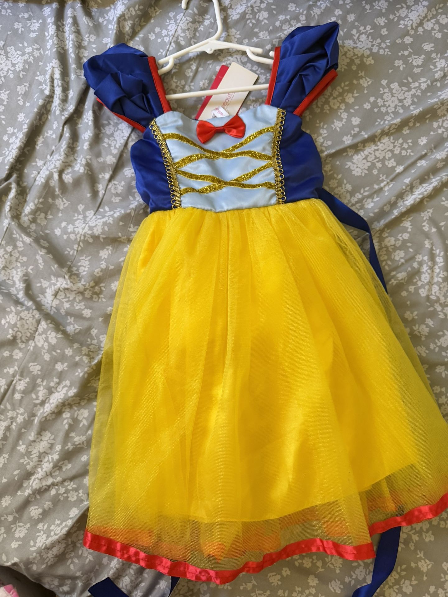 Snow while Dress