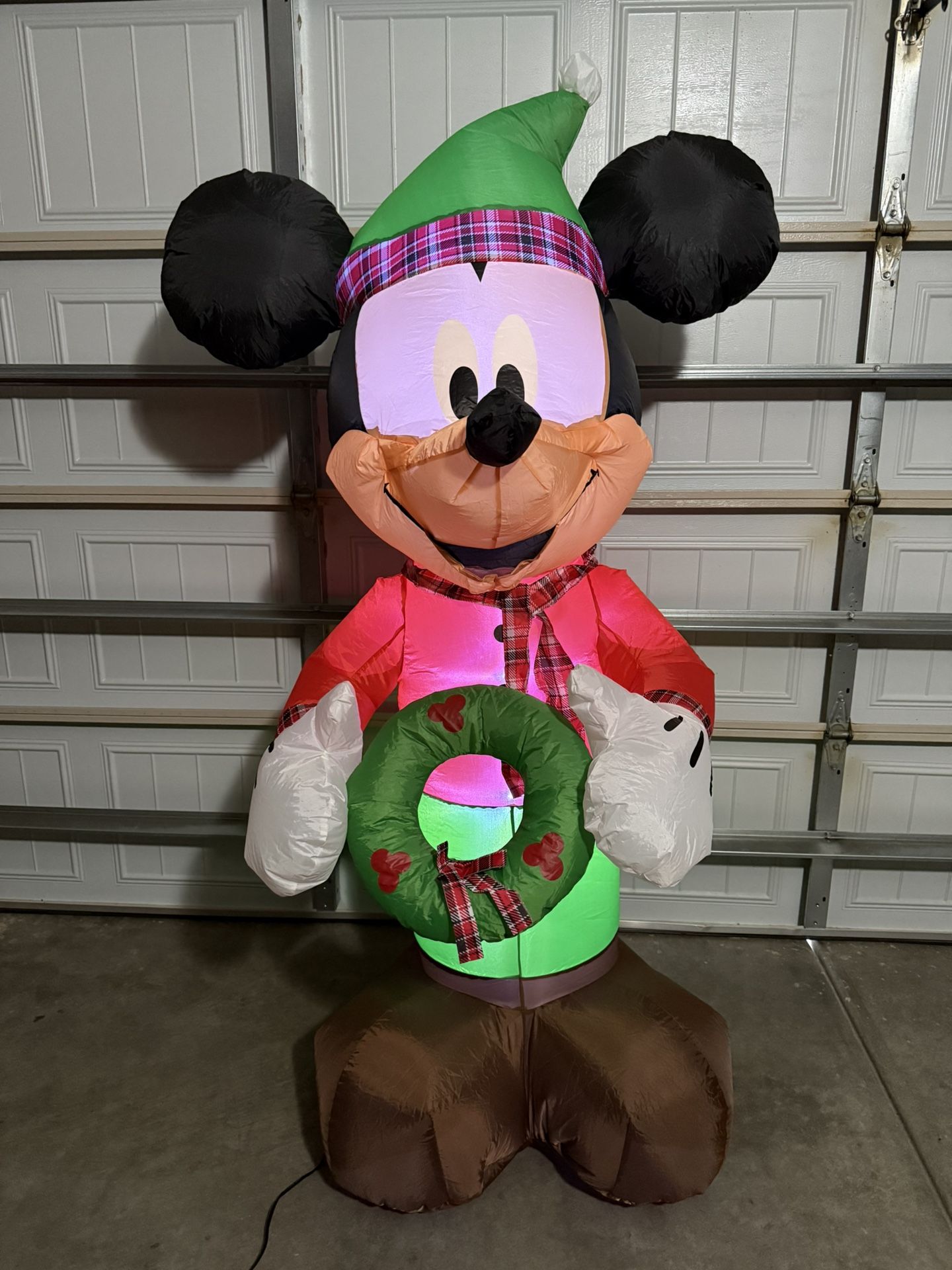 Christmas Inflatable Disney Mickey Holding with Wreath 6ft (New)