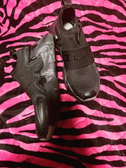 Woman's shoes