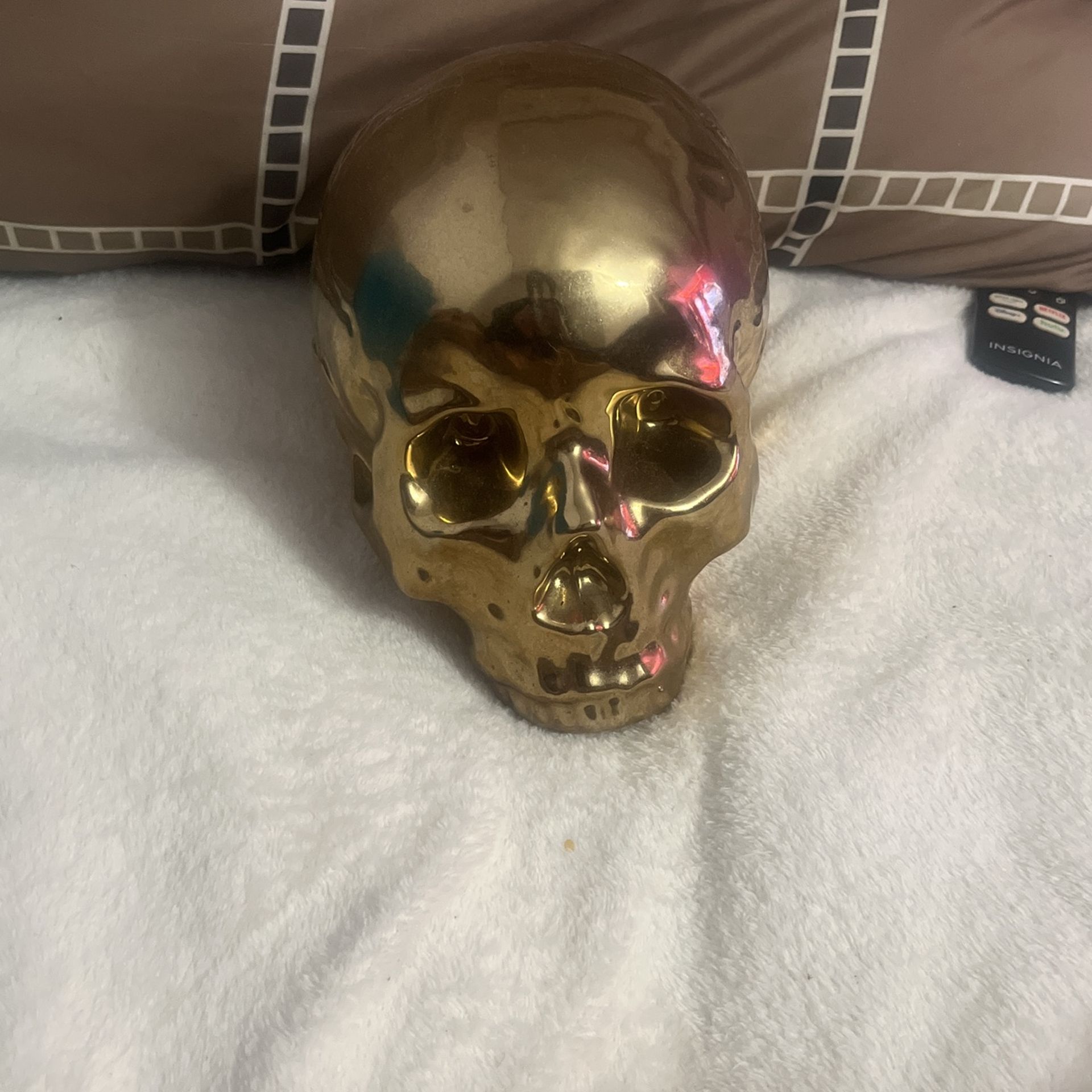 gold skull decoration