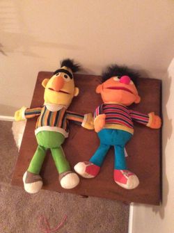 VINTAGE SESAME STREET ERNIE AND BERT HAND PUPPETS