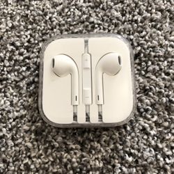 Apple Wired Earbuds - NEW 