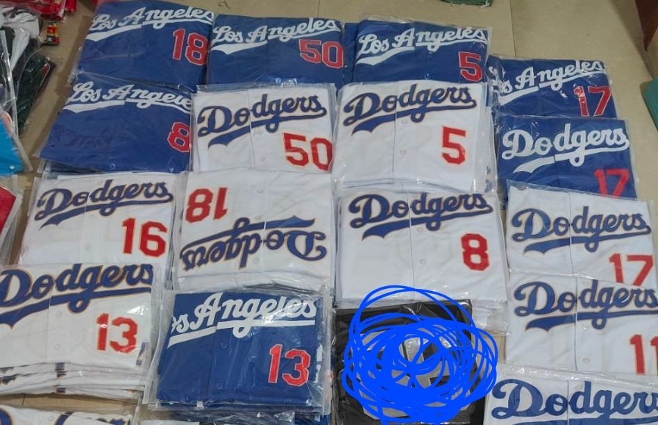 BASEBALL LOS ANGELES DODGERS JERSEY DIFFERENT PLAYERS $50. CASH PLEASE!!!!