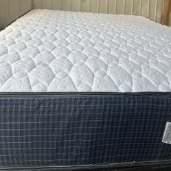 Display Model Beauty rest Queen Mattress ONLY