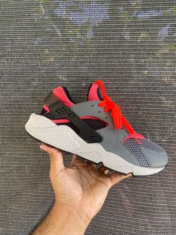 Nike Air Huarache Cool Grey Bright Crimson Sneakers