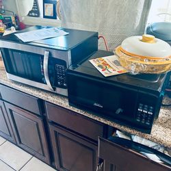 Sunbeam Countertop Compact Microwave  with Free ‘Range Mate’ Micro-Bowl & Pan