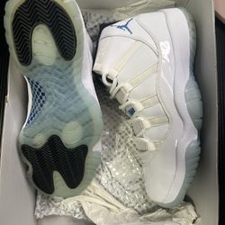 Jordan 11 Legend Blue Size 9 Used