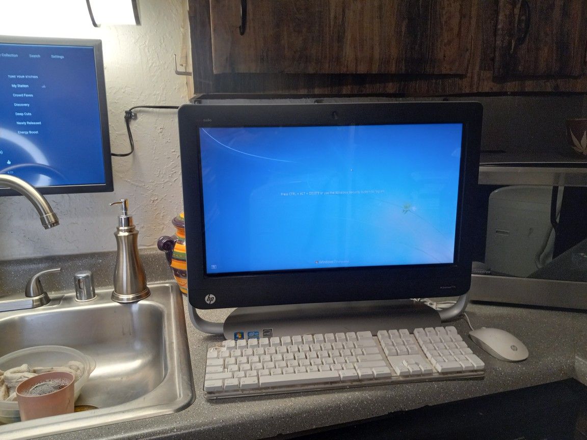 hp TouchSmart 7320 Touchscreen🙂needs password + powercord