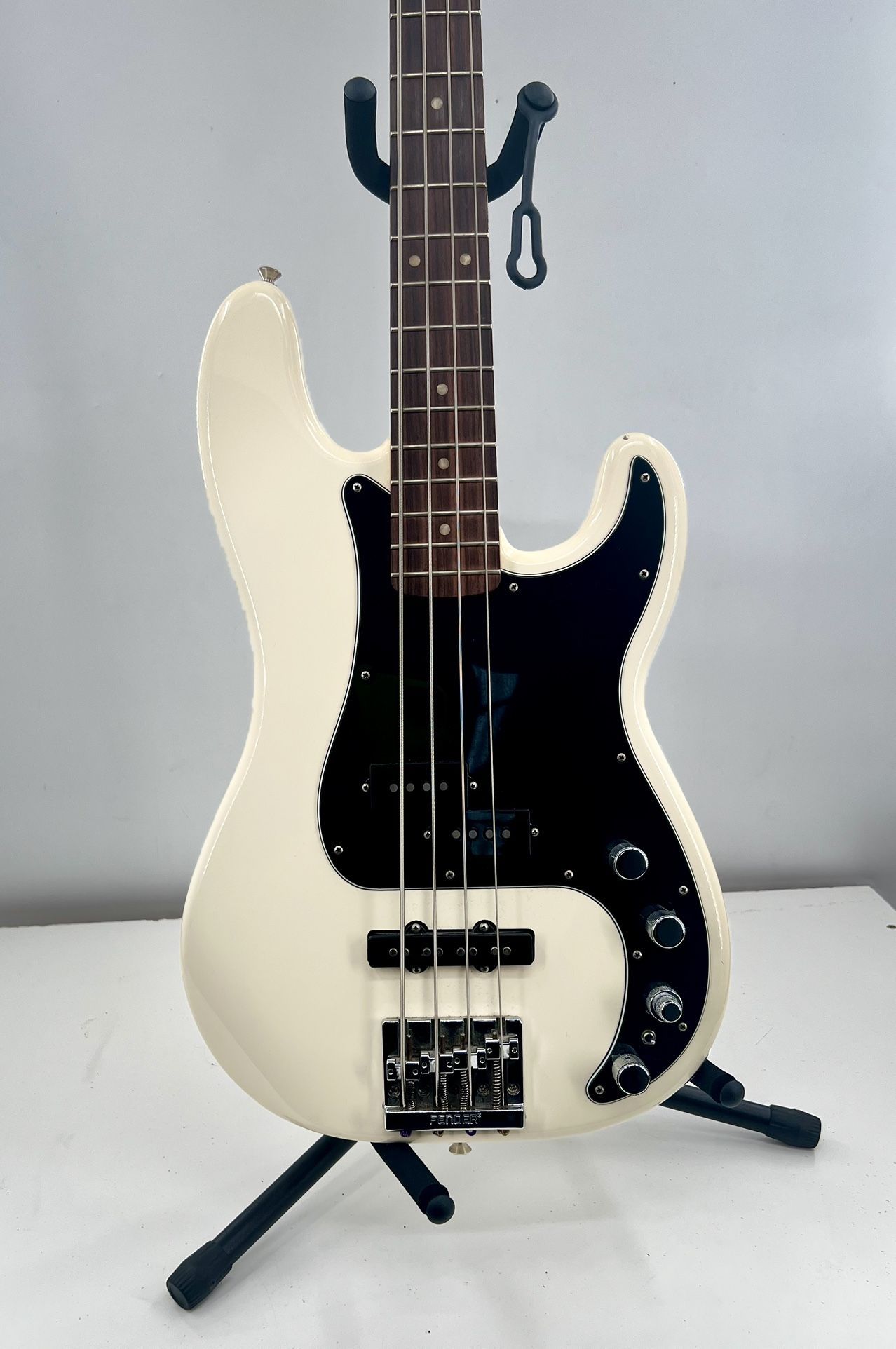 Fender Standard Series 4-string Precision Bass Guitar W Soft Case