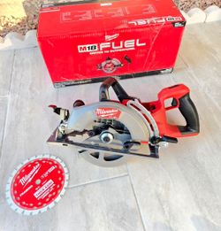 Milwaukee FUEL 18V 7-1/4in Rear Handle Circular Saw