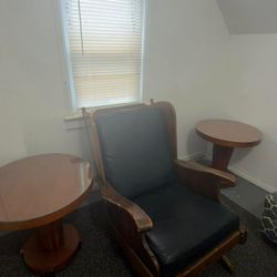 Chair and 2 end tables