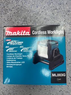 Makita 40V max XGT L.E.D. Work Light Cordless (Bare Tool)