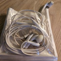 EBASY 2 Pack Earphones/ Earbuds. NEW Opened Package. 
