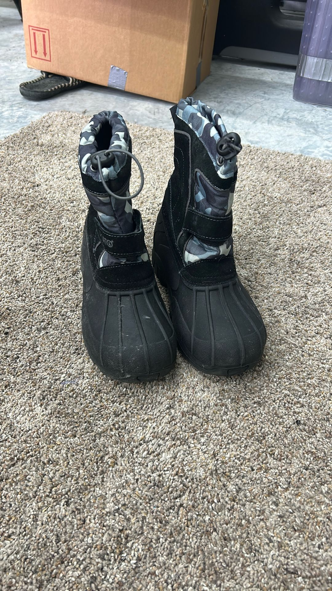 Big Boys Size Large (4-5) Snowboots 