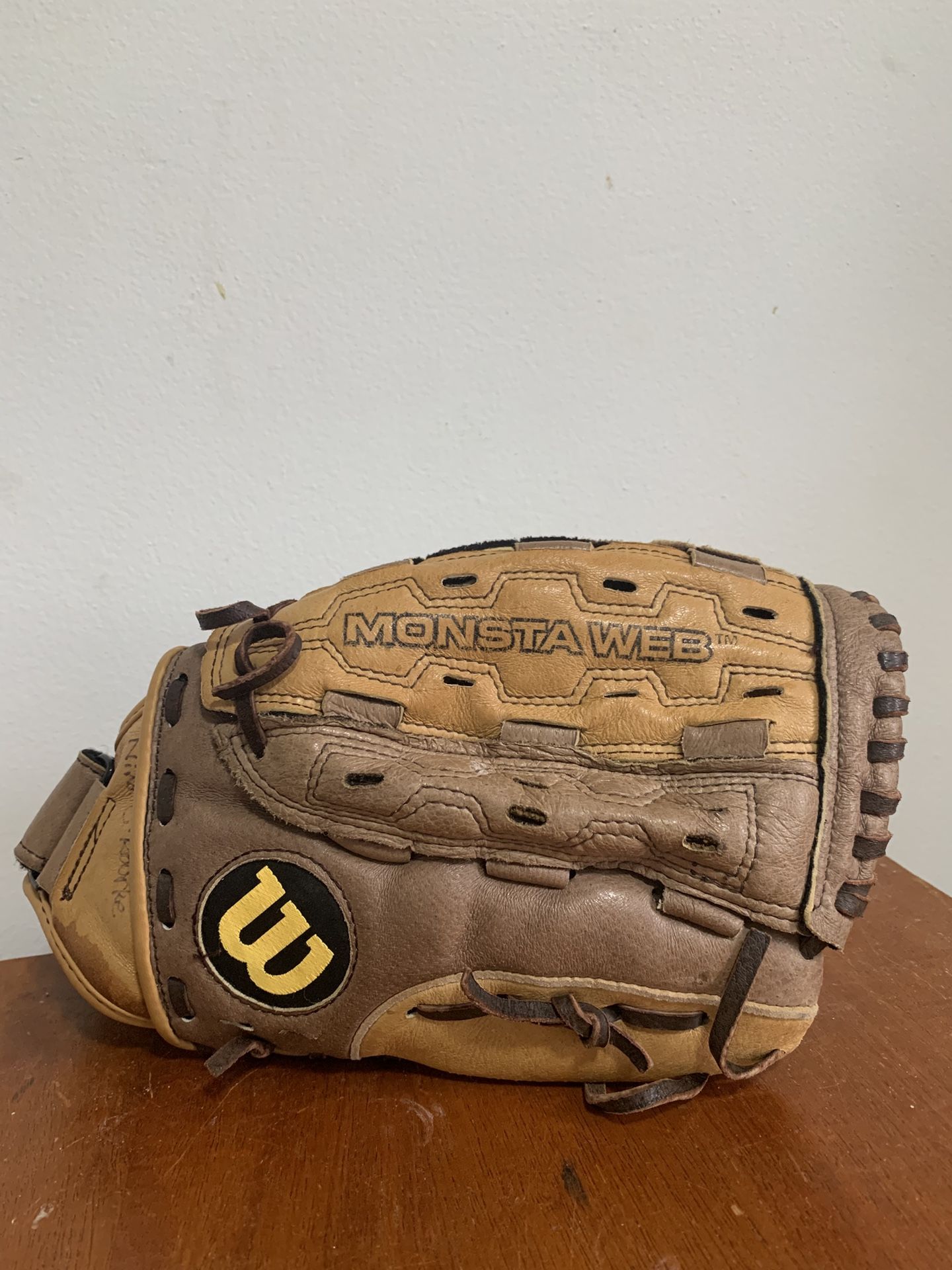 Wilson A440 11.5” Girl’s Monster Web Fastpitch Softball Glove Right 🤚 Throw