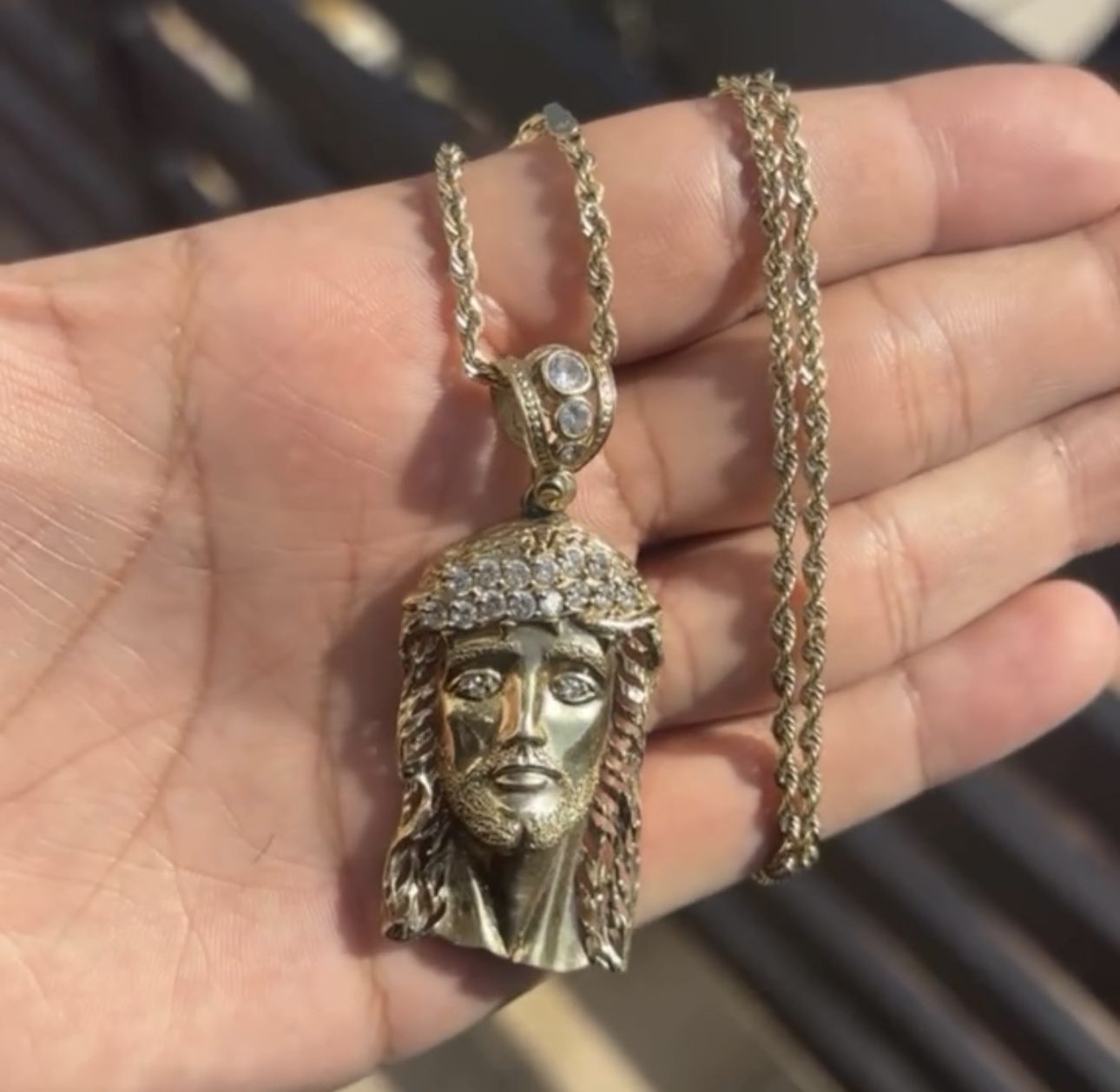 JESUS PENDANT 10K