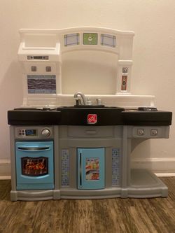 Step2 Best Chefs Kids Kitchen Playset, Indoor/Outdoor Kitchenette,