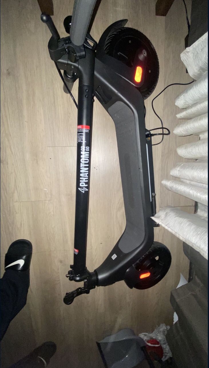 Gogo Phantom A10 Scooter