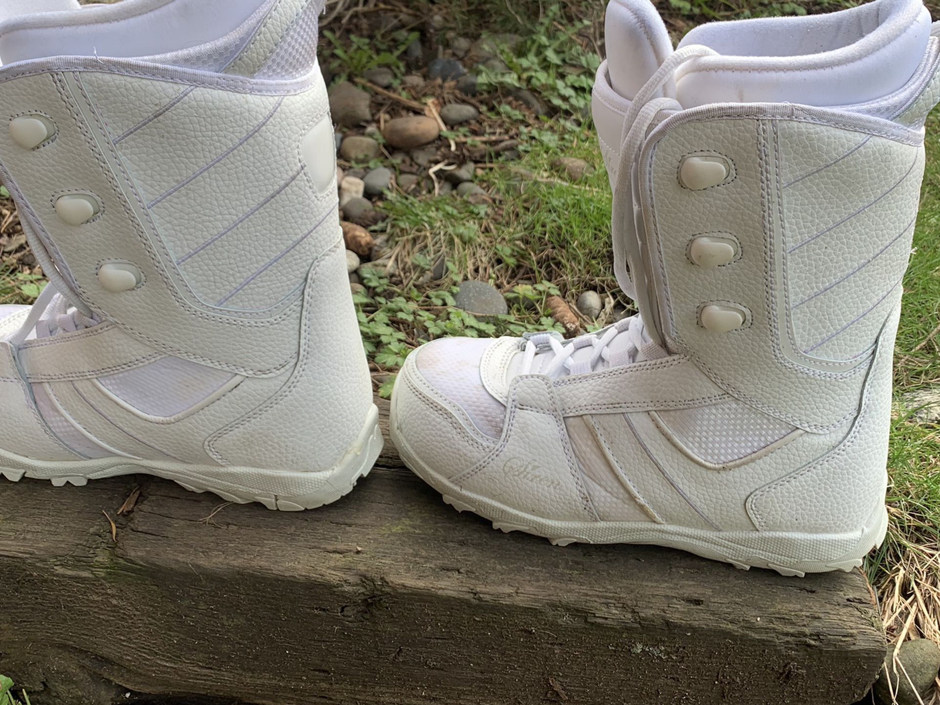 Woman’s Snow Boots Size 7