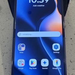 Motorola Razr 2025 - UNLOCKED! + Extras!