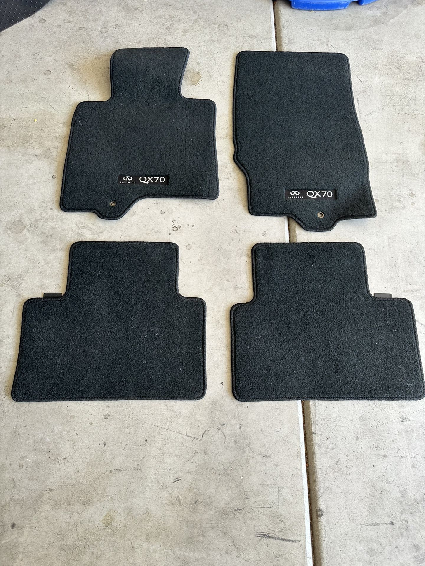 Carpeted INFINITI QX70 Floor Mats