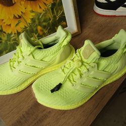Brand New Adidas  Size 6y/ 7.5 Women