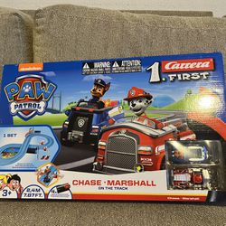 Carrera First Paw Patrol - Slot Car Race Track - Includes 2 Cars: Chase and Marshall - Battery-Powered Beginner Racing Set for Kids Ages 3 Years and U