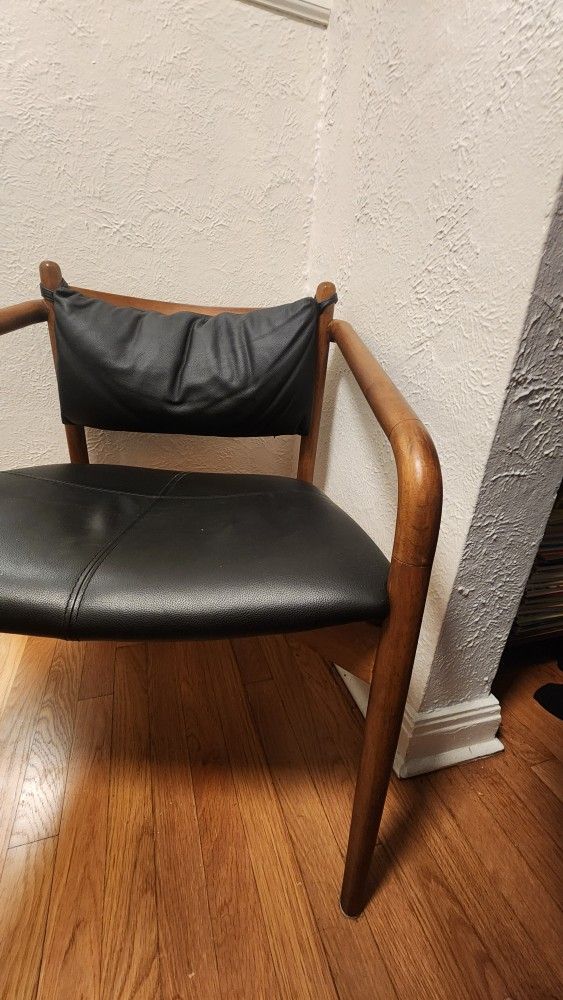 Article Lento Leather Chair