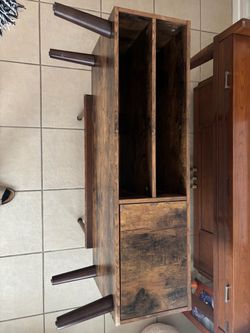 Entertainment center/ tv stand