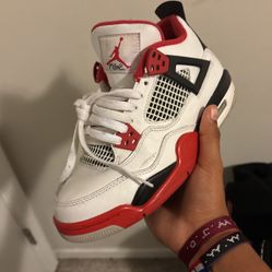 Jordan 4 Fire Red Size 6