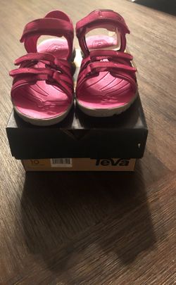 Toddler girl teva Sandles size 10 pink