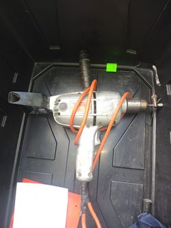 Used in Great working condition Black and Decker 1/2 reverse drill no: 7250