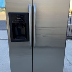 REFRIGERATOR GE 33 WIDE 