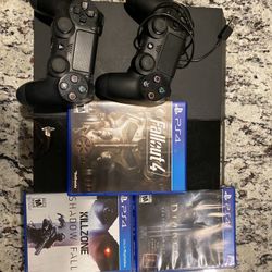 PS4 500GB, Two Controller And 3 Games