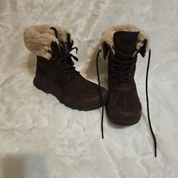 "UGG® Butte Distressed Boot Brown (1159510)"