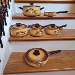 MCM MERRY MUSHROOM ENAMELWARE  - LARGE SET WITH LIDS !!