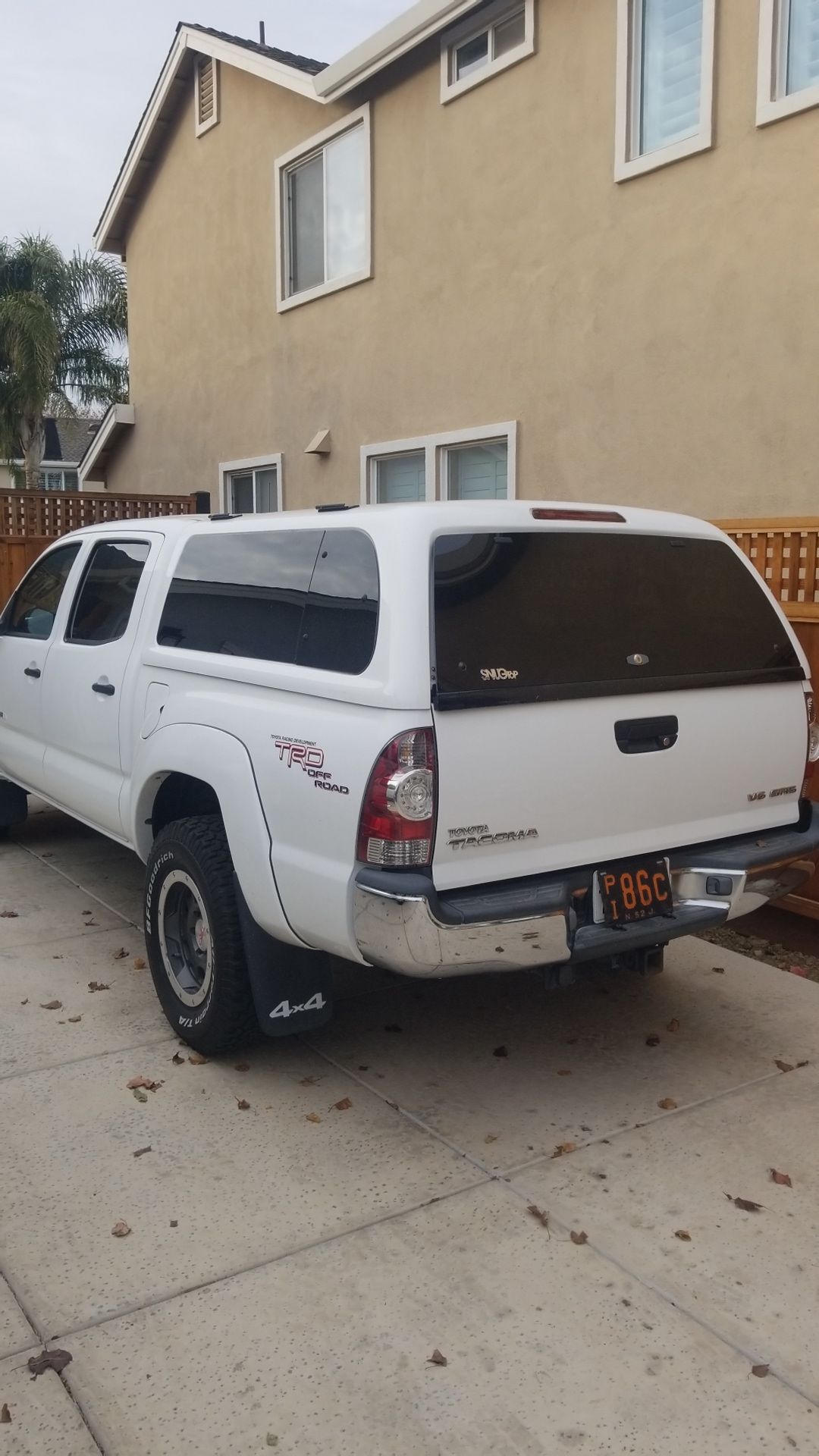 SnugTop Camper shell for 2005 to 2015 Toyota Tacoma (will sell truck)
