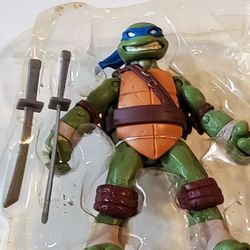 Teenage Mutant Ninja Turtle Leonardo With Twin Swords. No Packaging 