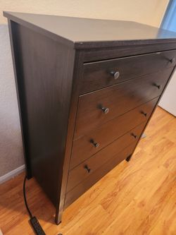 DRESSER