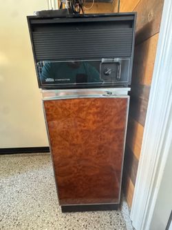 Broan Built-In Kitchen Trash Compactor – Works Great