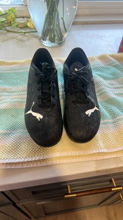 Kids, soccer cleats, pumas