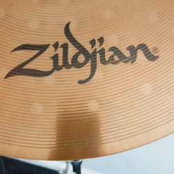 Zildjian Symbol And Stand 18"Ride /Crash