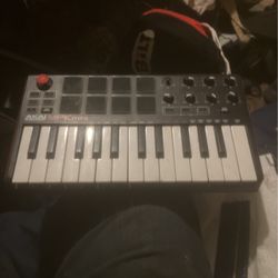 Akai MPK mini -  Midi Controller