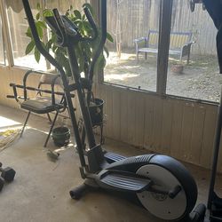 Elliptical exercise machine