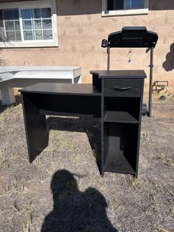 Black Desk