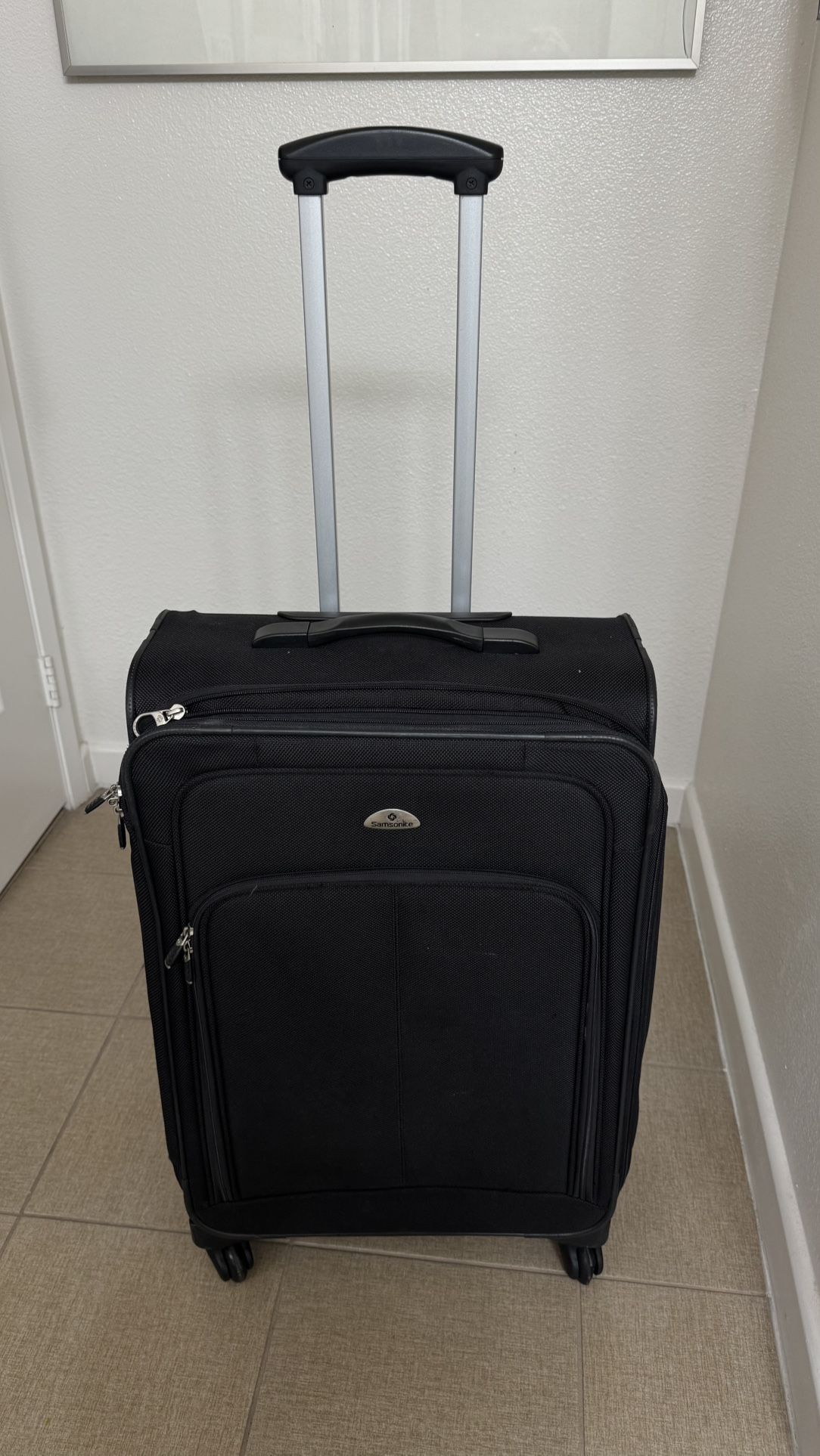 Samsonite Suitcase 26” – Great Condition