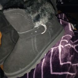 Brand New Size 8 Bearpaw Black Boots